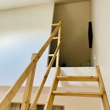 Cocon Maritime 1 & 1 Mezzanine ウイストルアム